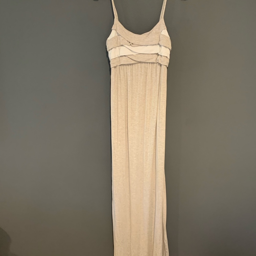 Donna Ricco Casual Cream and White Maxi Dress